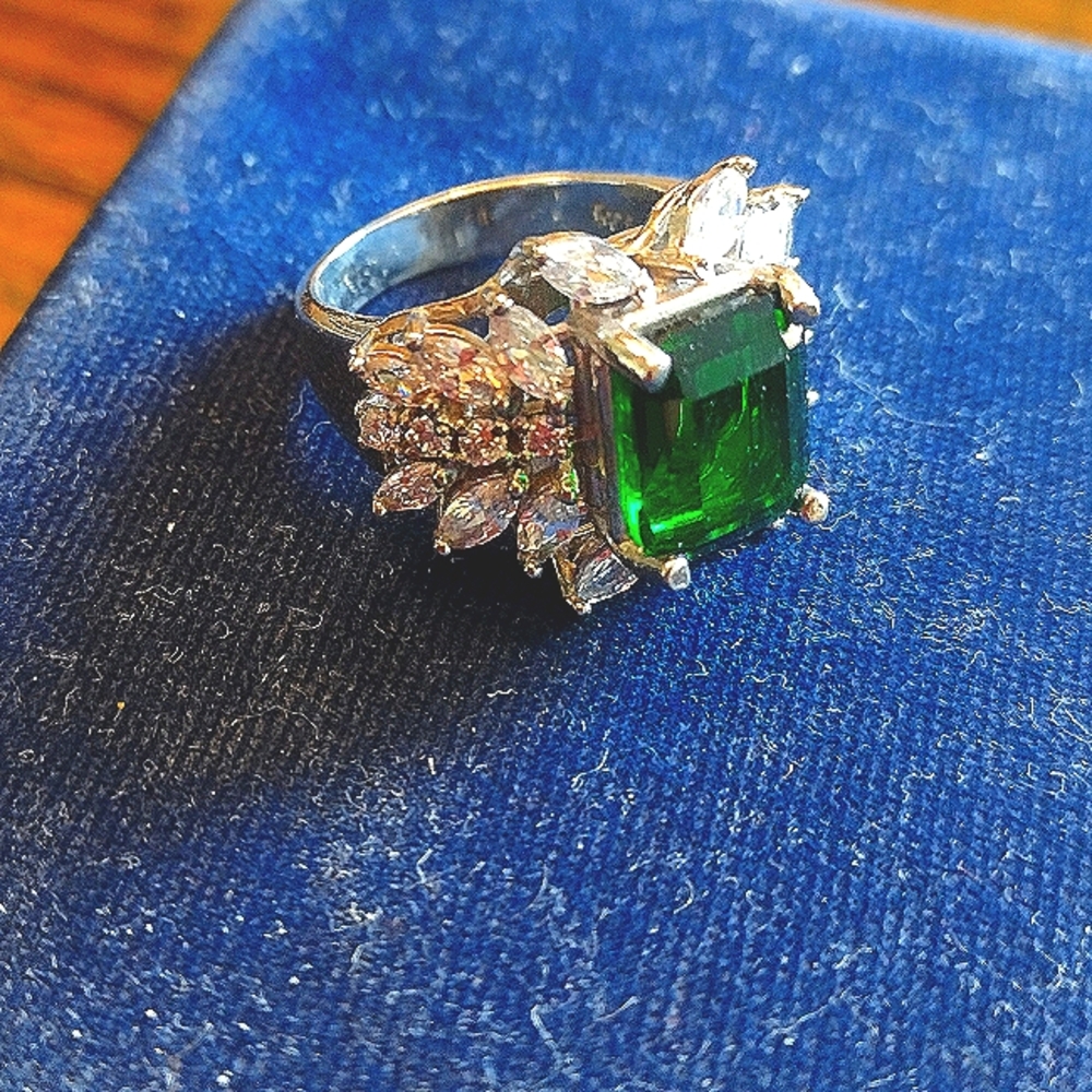 Vintage Synthetic Emerald & Cubic Zirconia 925 Silver Ring